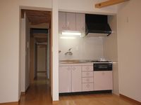 ２階にコンパクトなキッチンを設置。水回りをそれぞれに用意することで、生活のストレスを軽減できます。