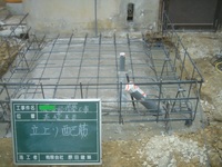 風呂増築部は新設の鉄筋コンクリートベタ基礎です。低減の無い強い壁で補強ができました。