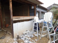風呂、キッチン回りのＣＢ（コンクリートブロック）は撤去して、土台、柱から入れ替えをしました。
